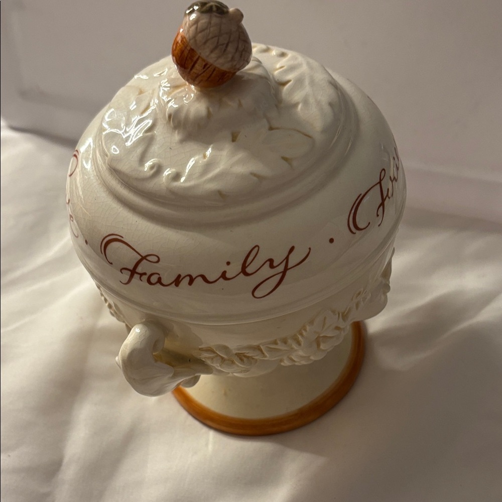 Elegant Cream Ceramic Jar with Acorn Lid